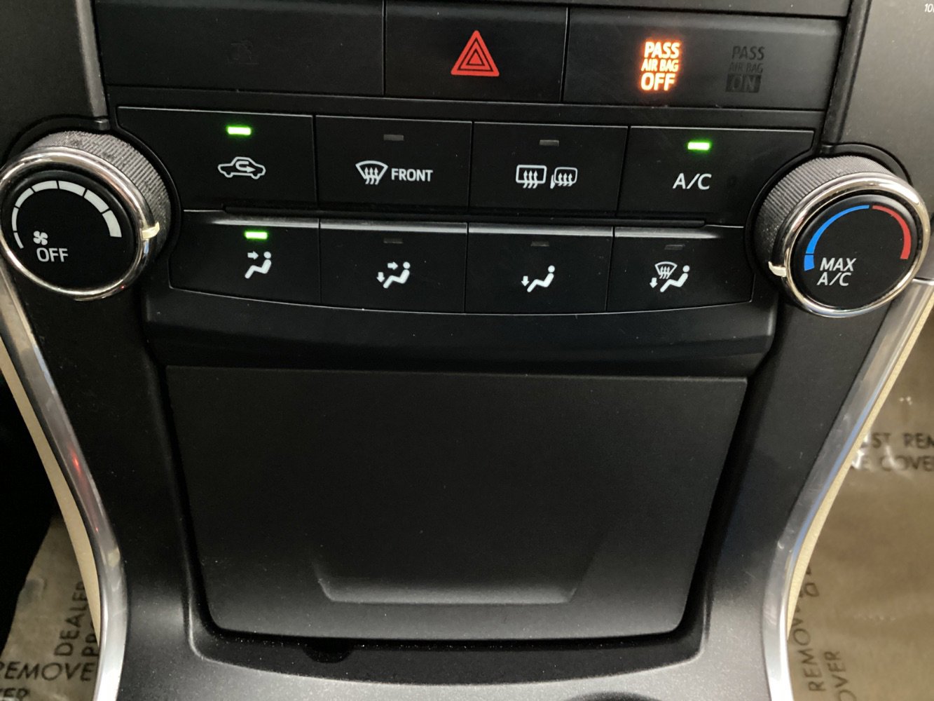 Used 2015 Toyota Camry LE FWD image 35