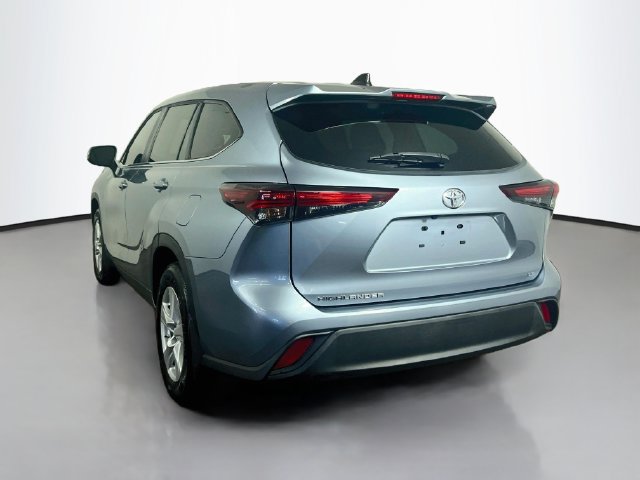 Used 2024 Toyota Highlander LE FWD image 7
