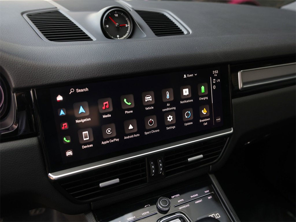 Certified 2023 Porsche Cayenne Platinum Edition image 25