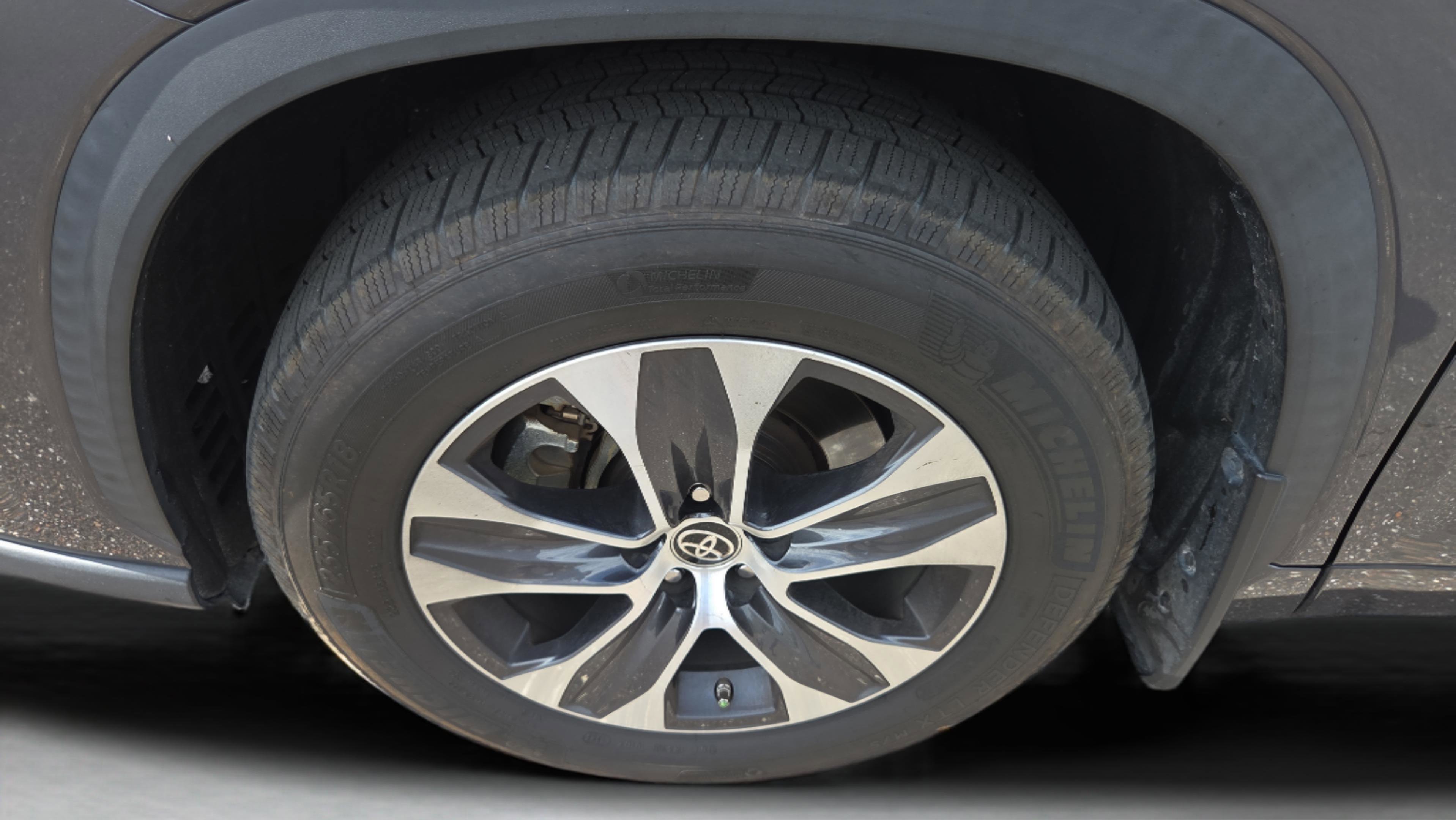 Used 2020 Toyota Highlander XLE image 34