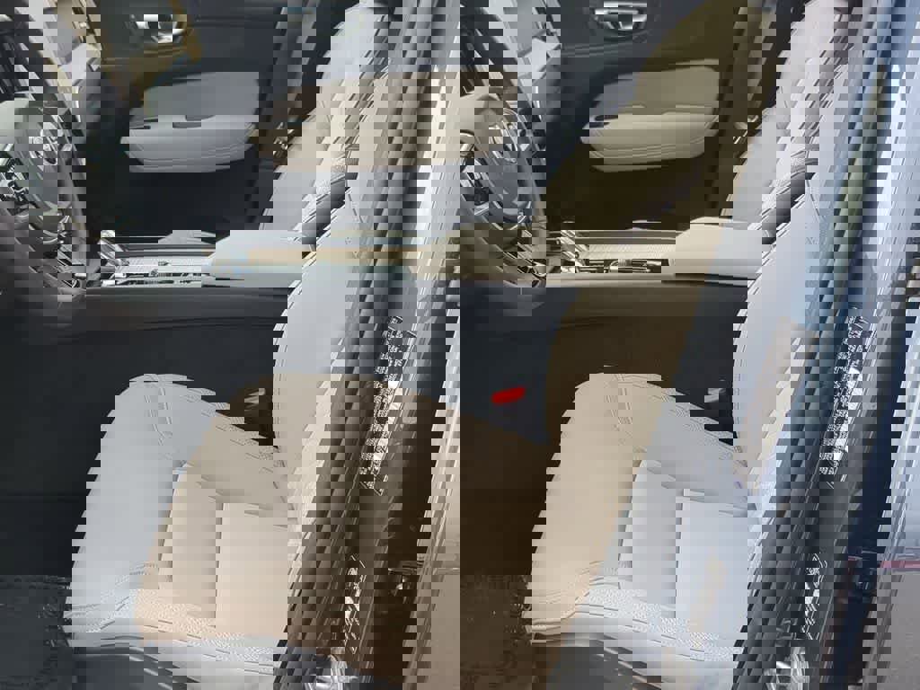 Certified 2026 Volvo XC60 B5 Plus w/ Protection Package Premier image 15