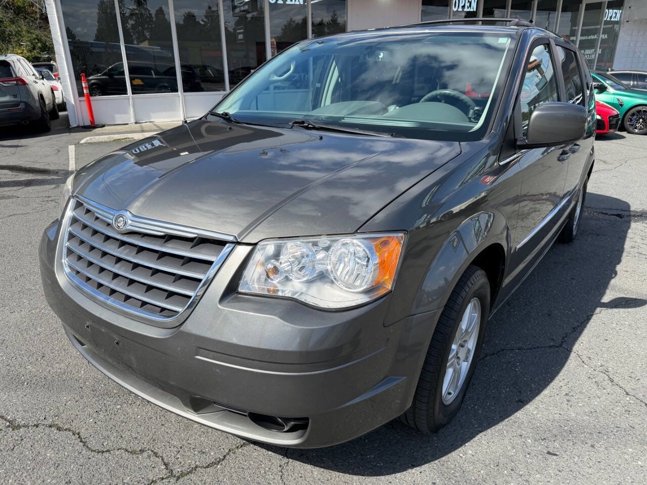 Used 2010 Chrysler Town & Country Touring w/ Entertainment Group #2 image 1