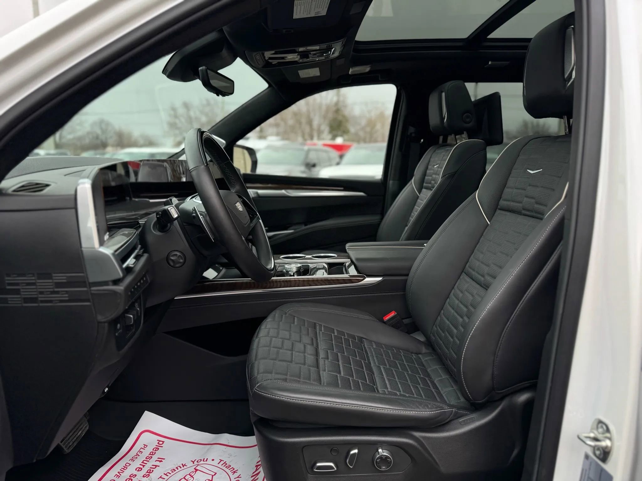 Used 2025 Cadillac Escalade ESV Sport Platinum w/ LPO, Floor Liner Package AWD/4WD image 15