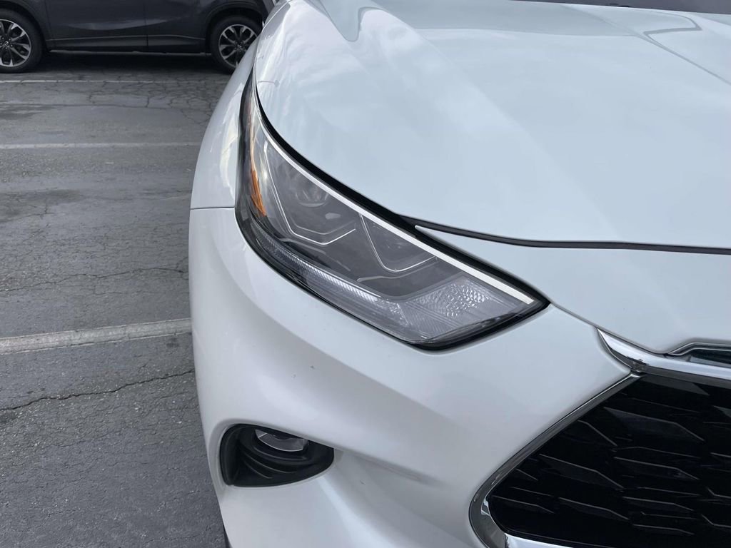 Used 2023 Toyota Highlander Limited image 17