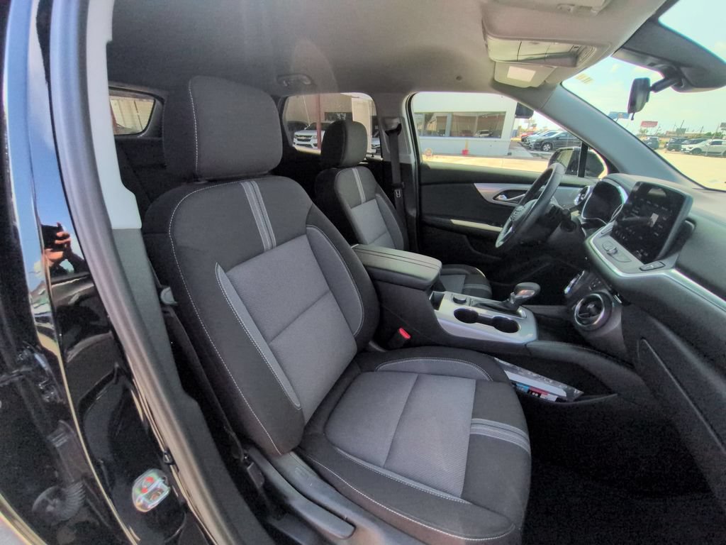 Used 2025 Chevrolet Blazer LT AWD/4WD image 30