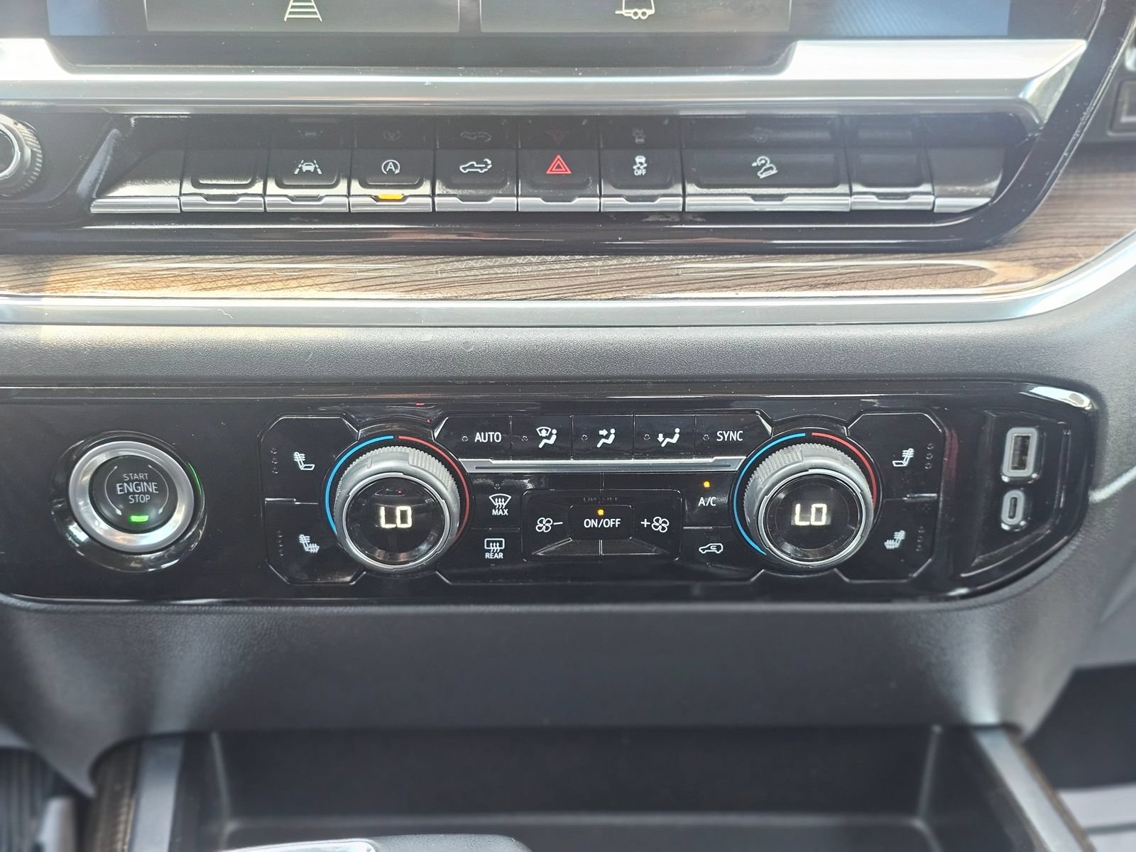 Used 2024 Chevrolet Silverado 1500 LT Trail Boss w/ LPO, Dark Essentials Package AWD/4WD image 13