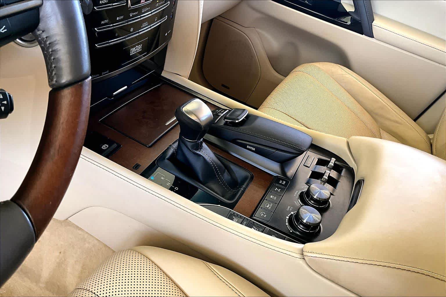 Used 2019 Lexus LX 570 4WD w/ Luxury Package image 14