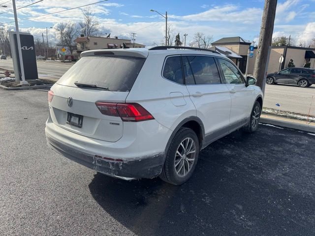 Used 2020 Volkswagen Tiguan SE w/ Panoramic Sunroof Package image 3
