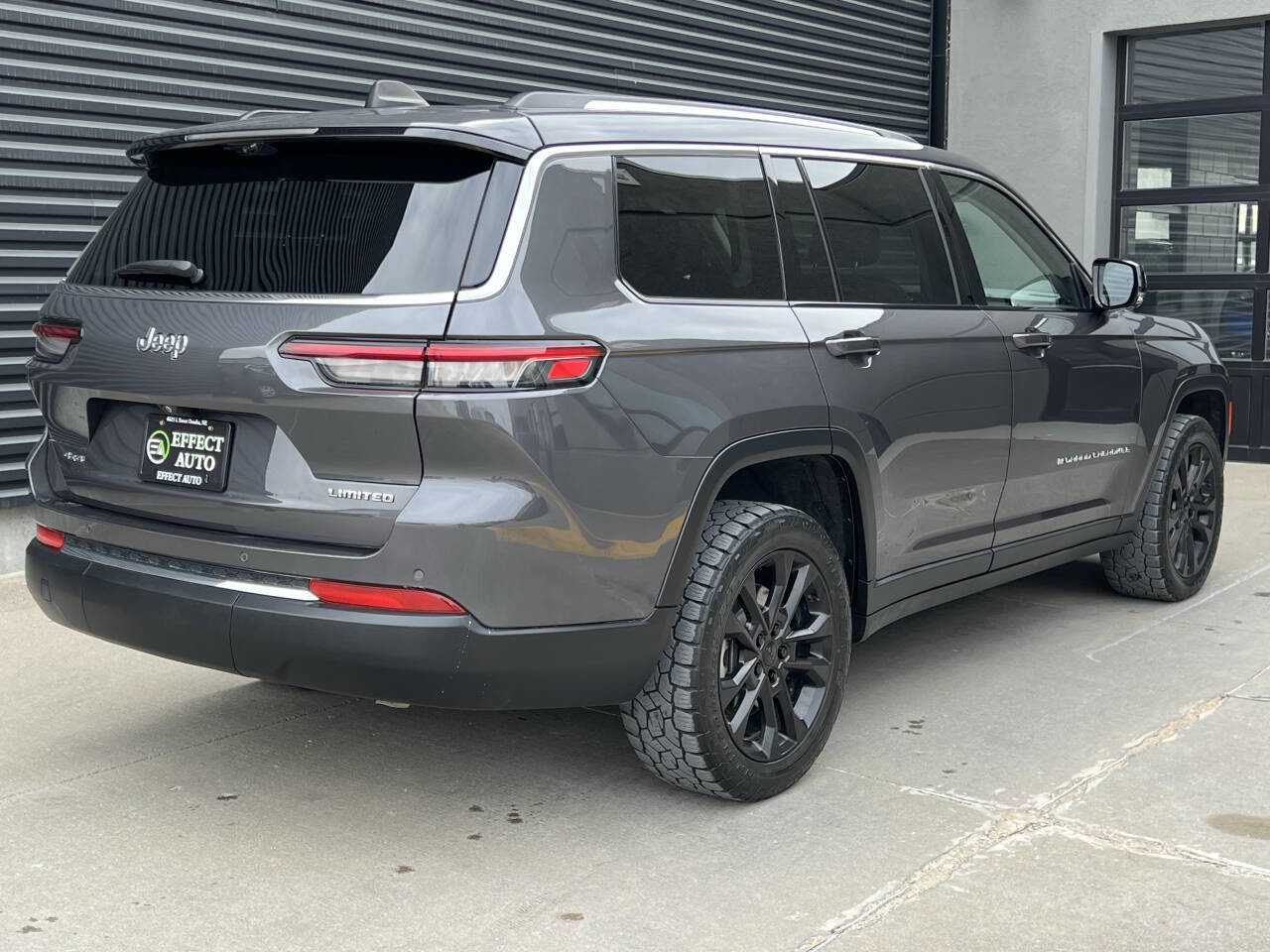 Used 2023 Jeep Grand Cherokee L Limited w/ Luxury Tech Group II image 11