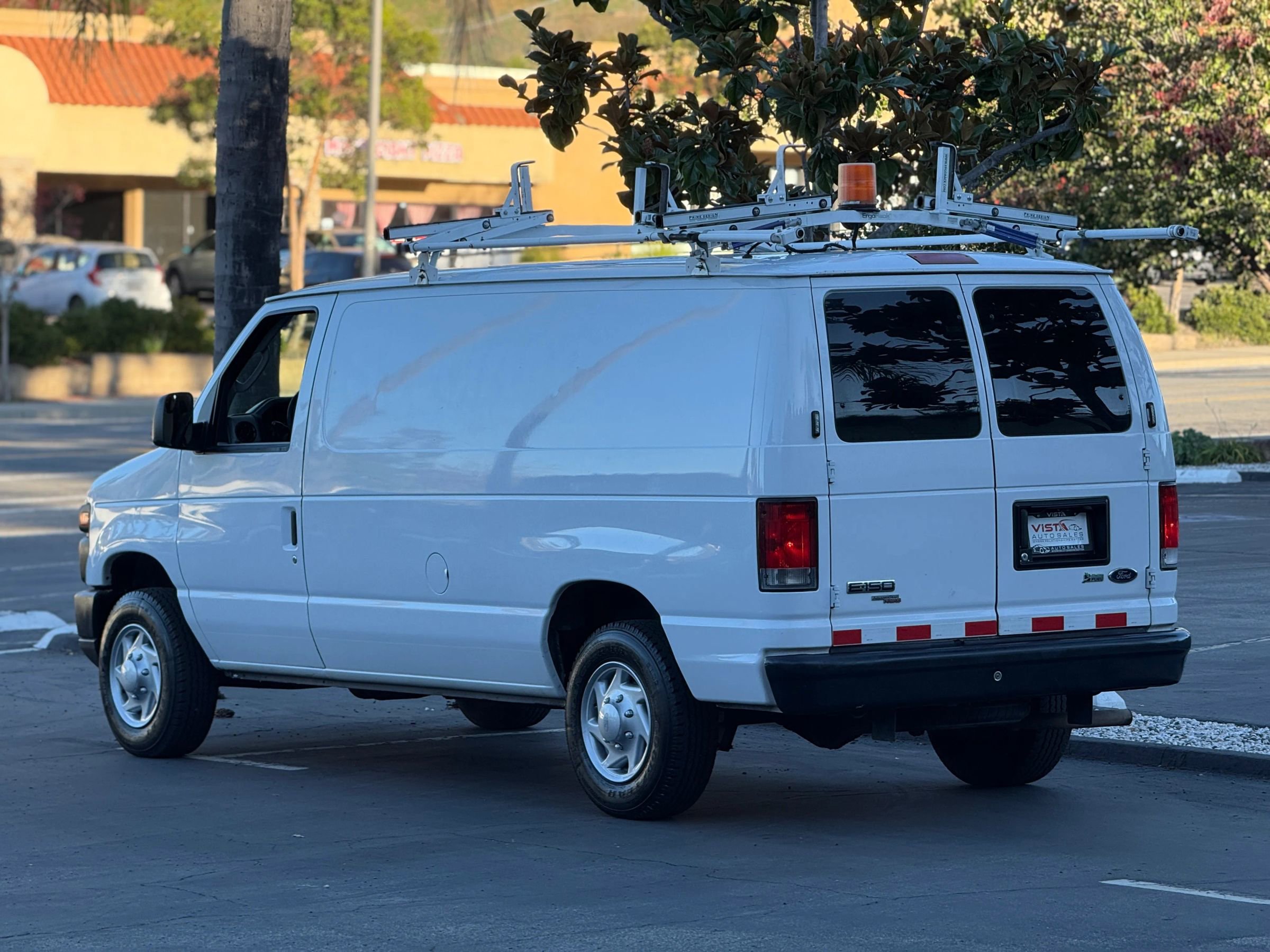 Used 2014 Ford E-150 and Econoline 150 w/ Power Group image 3