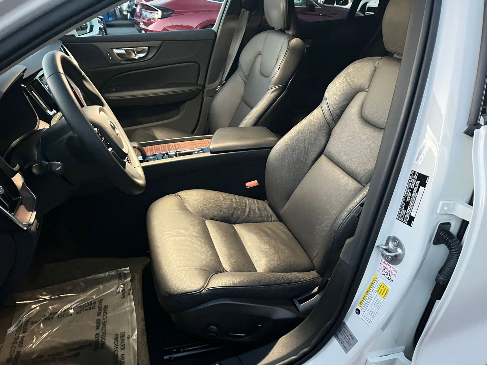 Used 2025 Volvo V60 B5 Cross Country Plus image 35