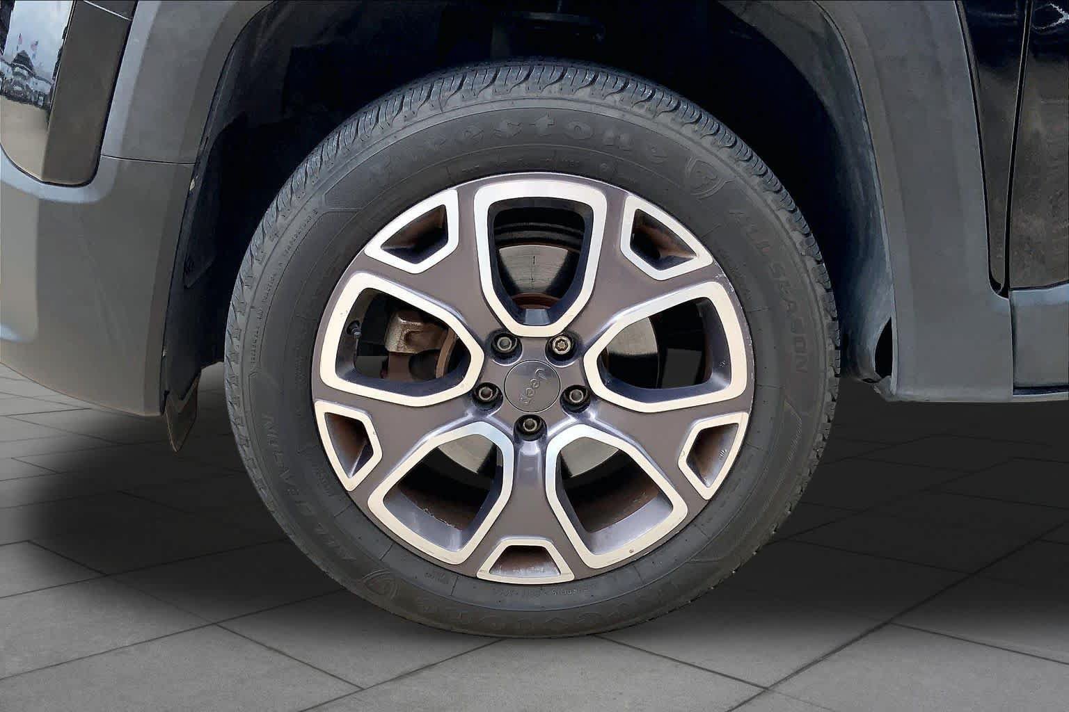 Used 2015 Jeep Renegade Limited AWD/4WD image 11