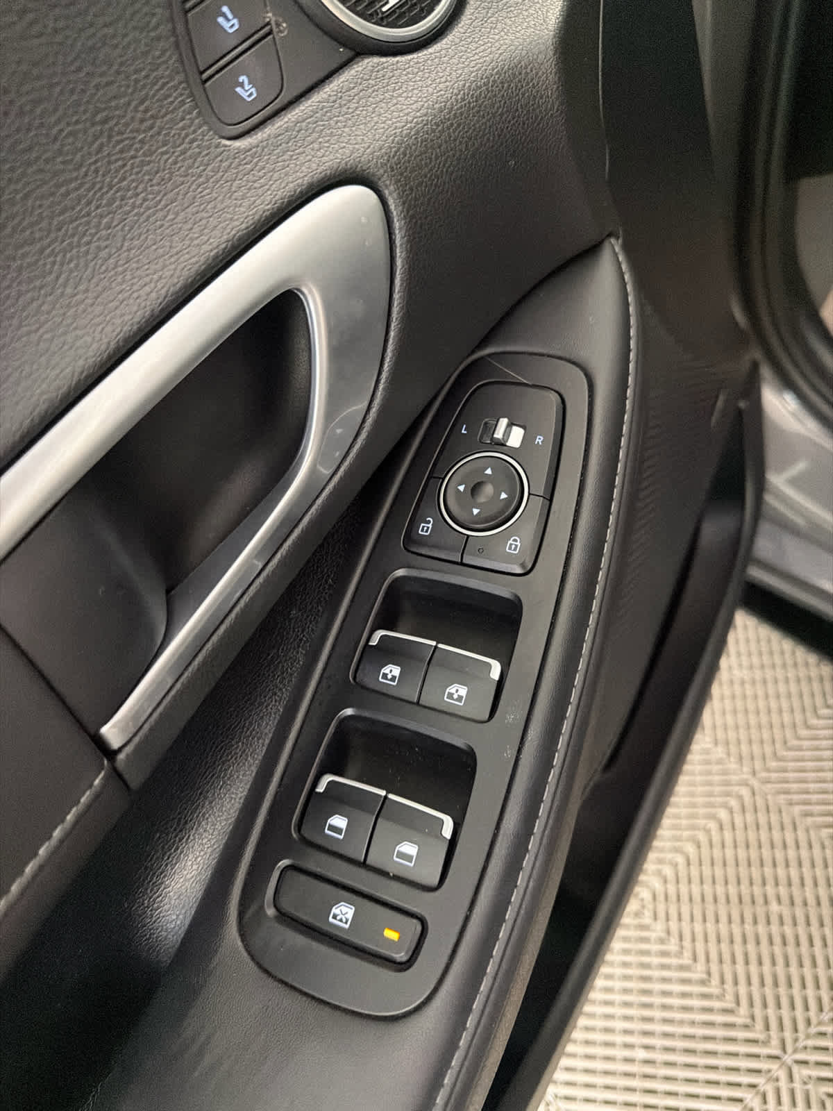 Used 2022 Hyundai Sonata Limited w/ Preferred Accessory Package FWD image 23
