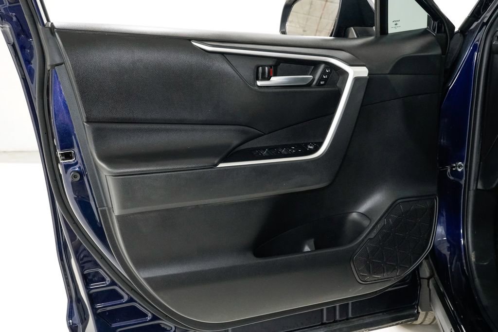 Used 2023 Toyota RAV4 XLE Premium image 10