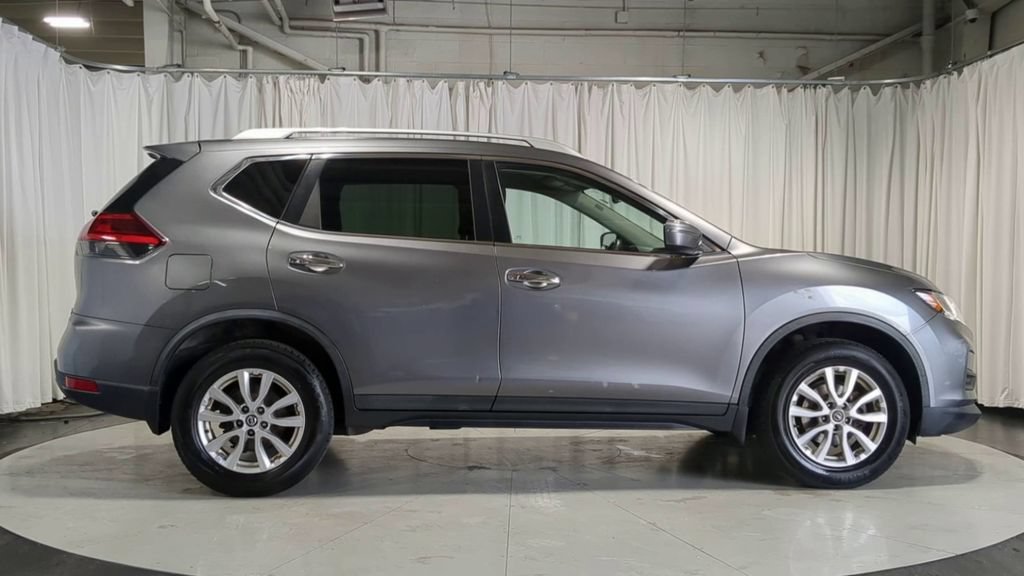 Used 2017 Nissan Rogue SV AWD/4WD image 11