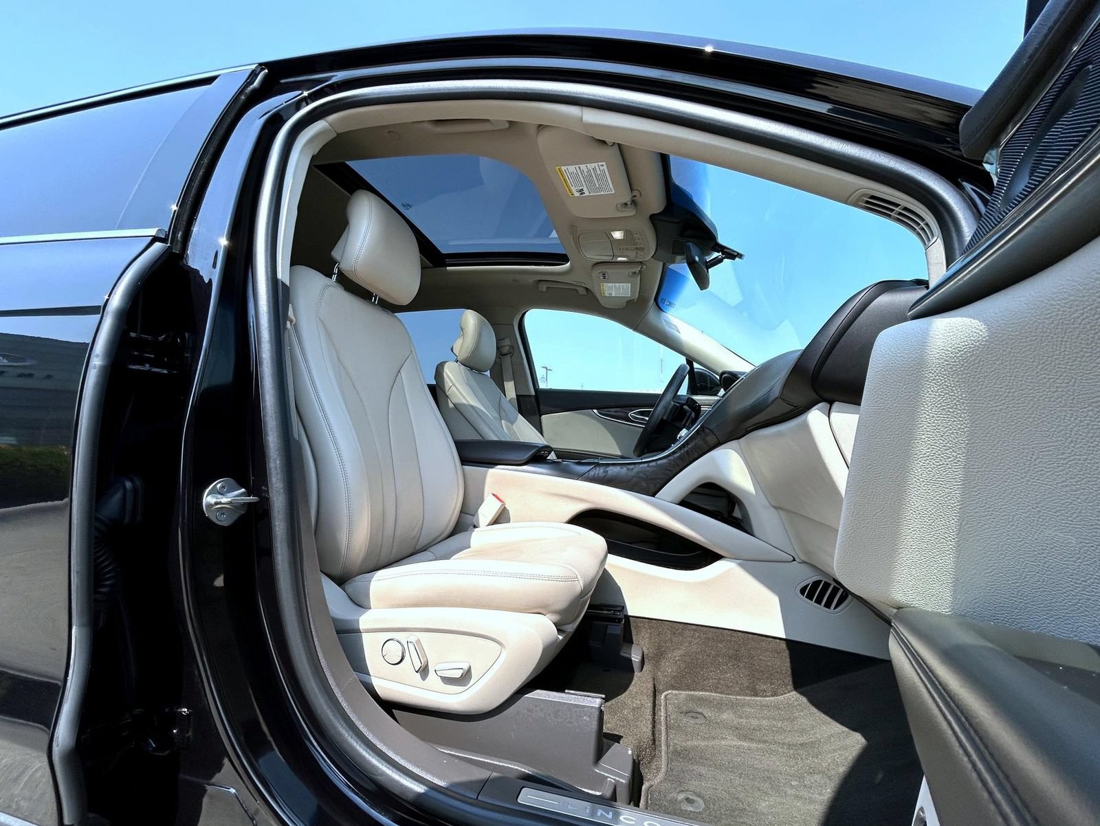 Used 2019 Lincoln Nautilus Reserve AWD/4WD image 15