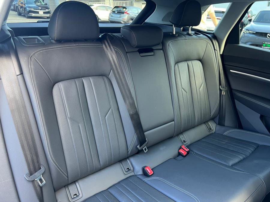 Used 2023 Audi e-tron Premium Plus w/ Premium Plus Package image 37