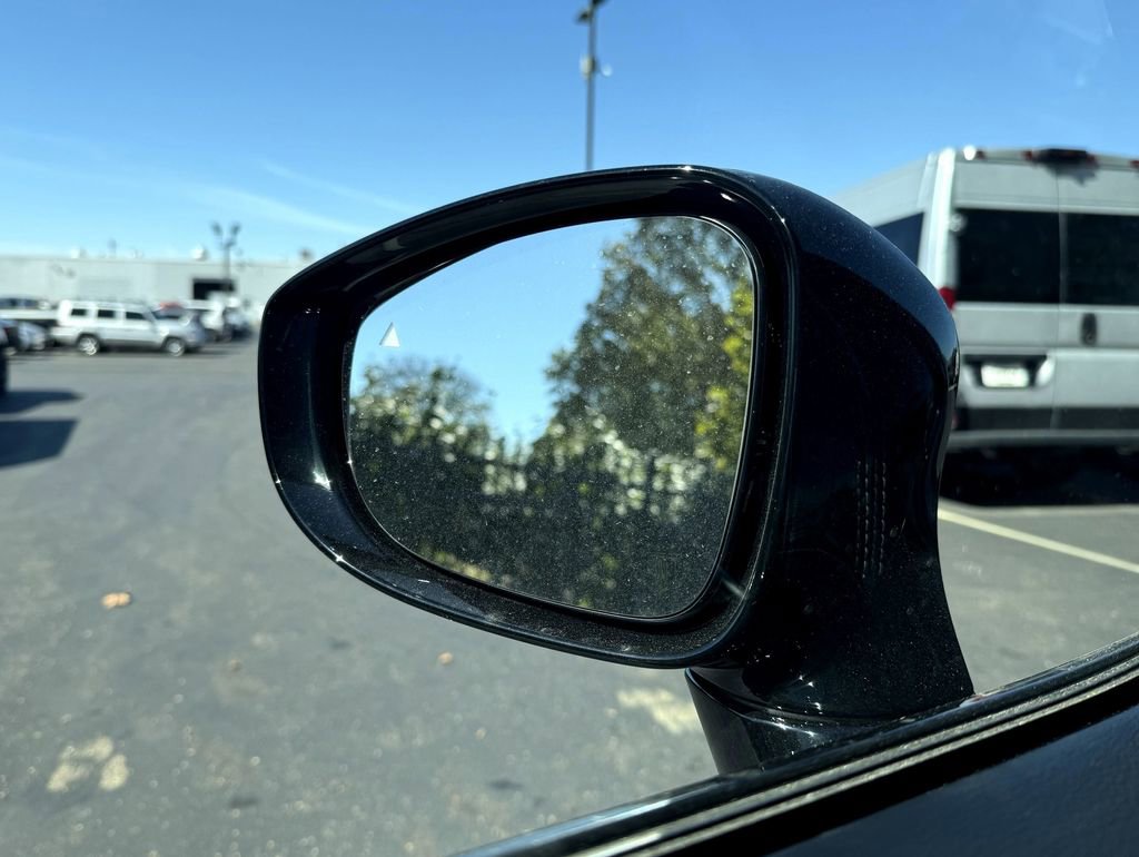 New 2026 Chrysler Pacifica Limited w/ Uconnect Theater Family Group image 12