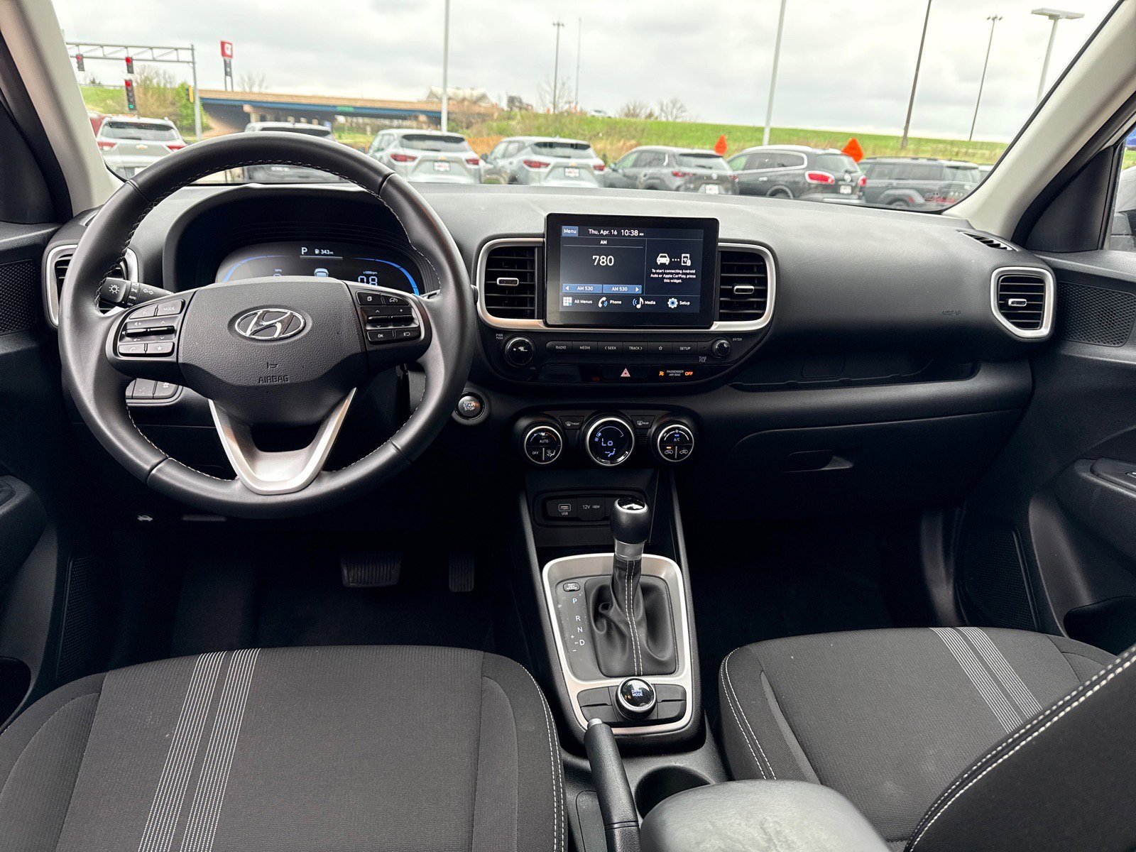 Used 2025 Hyundai Venue SEL FWD image 11