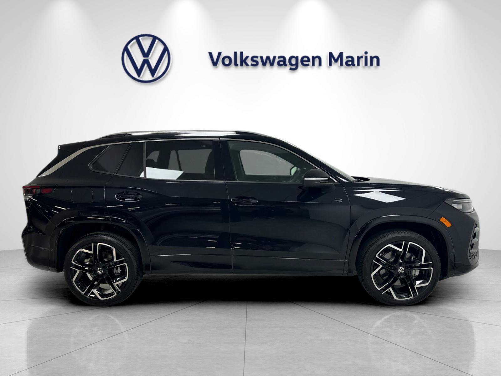 New 2026 Volkswagen Tiguan SEL R-Line AWD/4WD image 6
