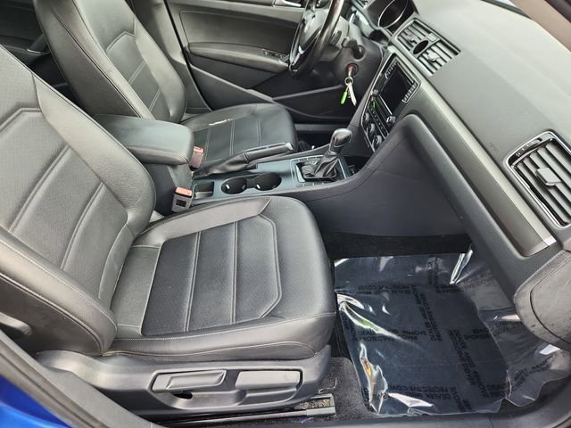 Used 2017 Volkswagen Passat 1.8T R-Line w/ R-Line Lighting Package image 12