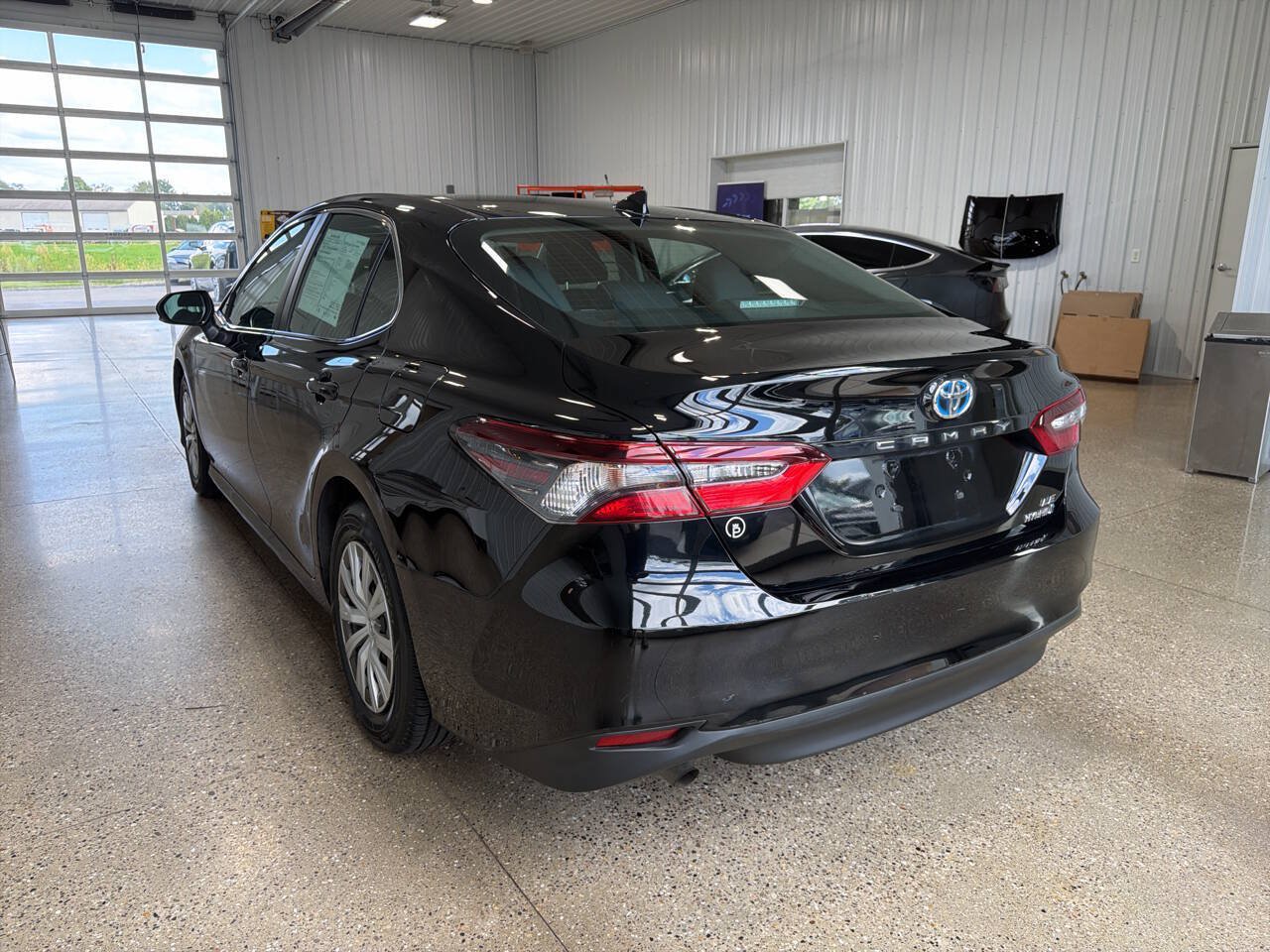Used 2022 Toyota Camry LE FWD image 3