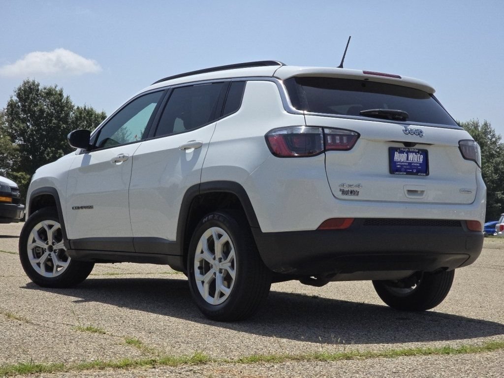 Used 2024 Jeep Compass Latitude AWD/4WD image 13