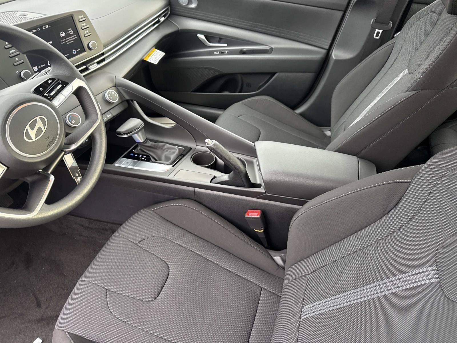 Used 2026 Hyundai Elantra SE FWD image 25