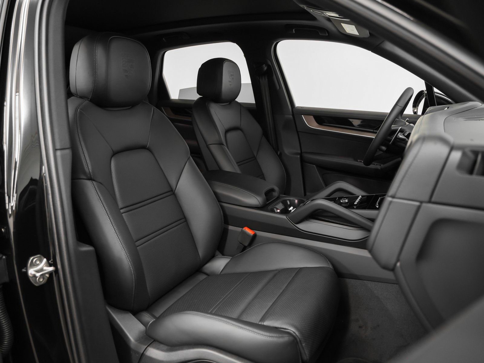 Certified 2025 Porsche Cayenne image 19