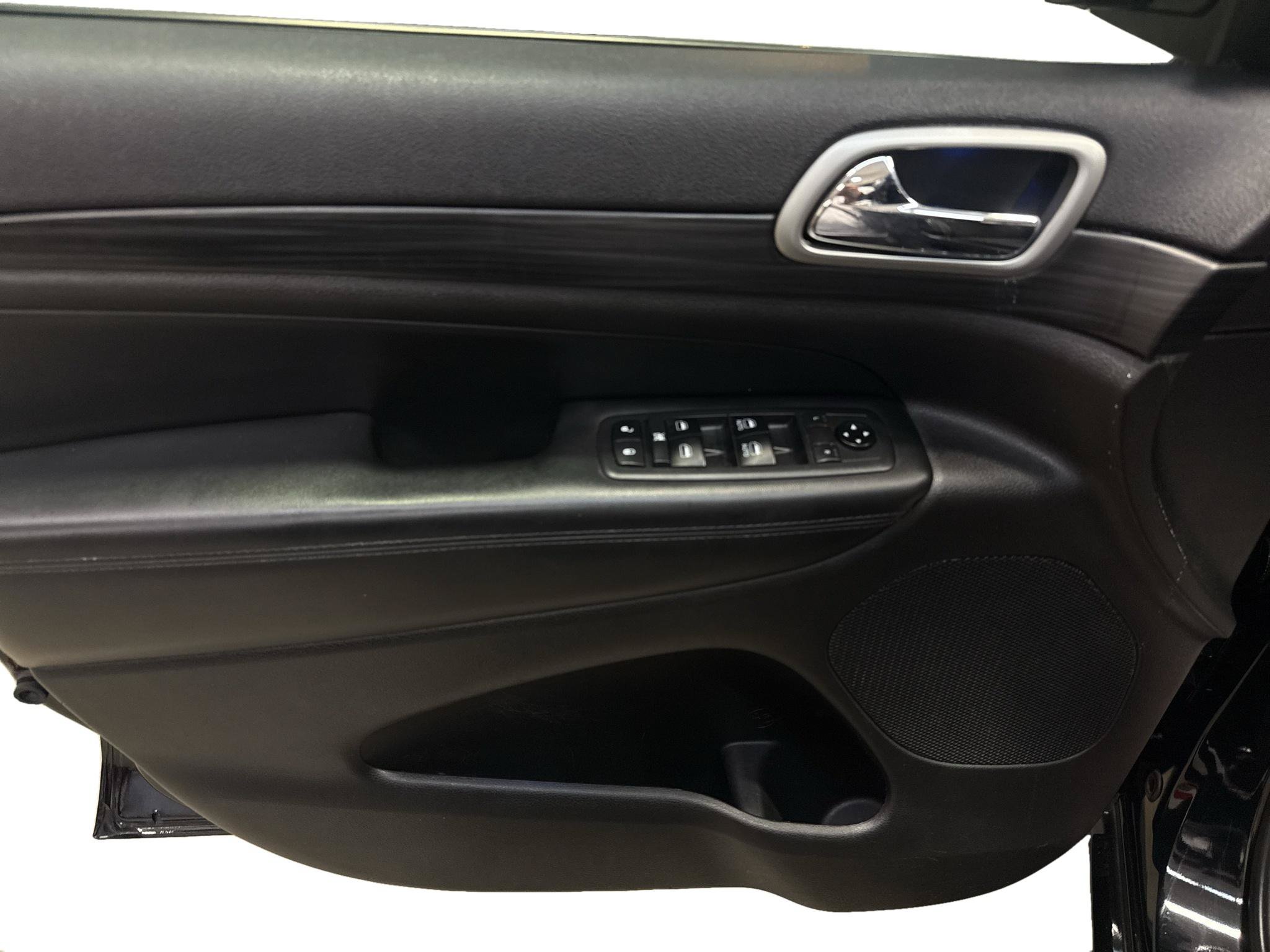 Used 2019 Jeep Grand Cherokee Altitude RWD image 15