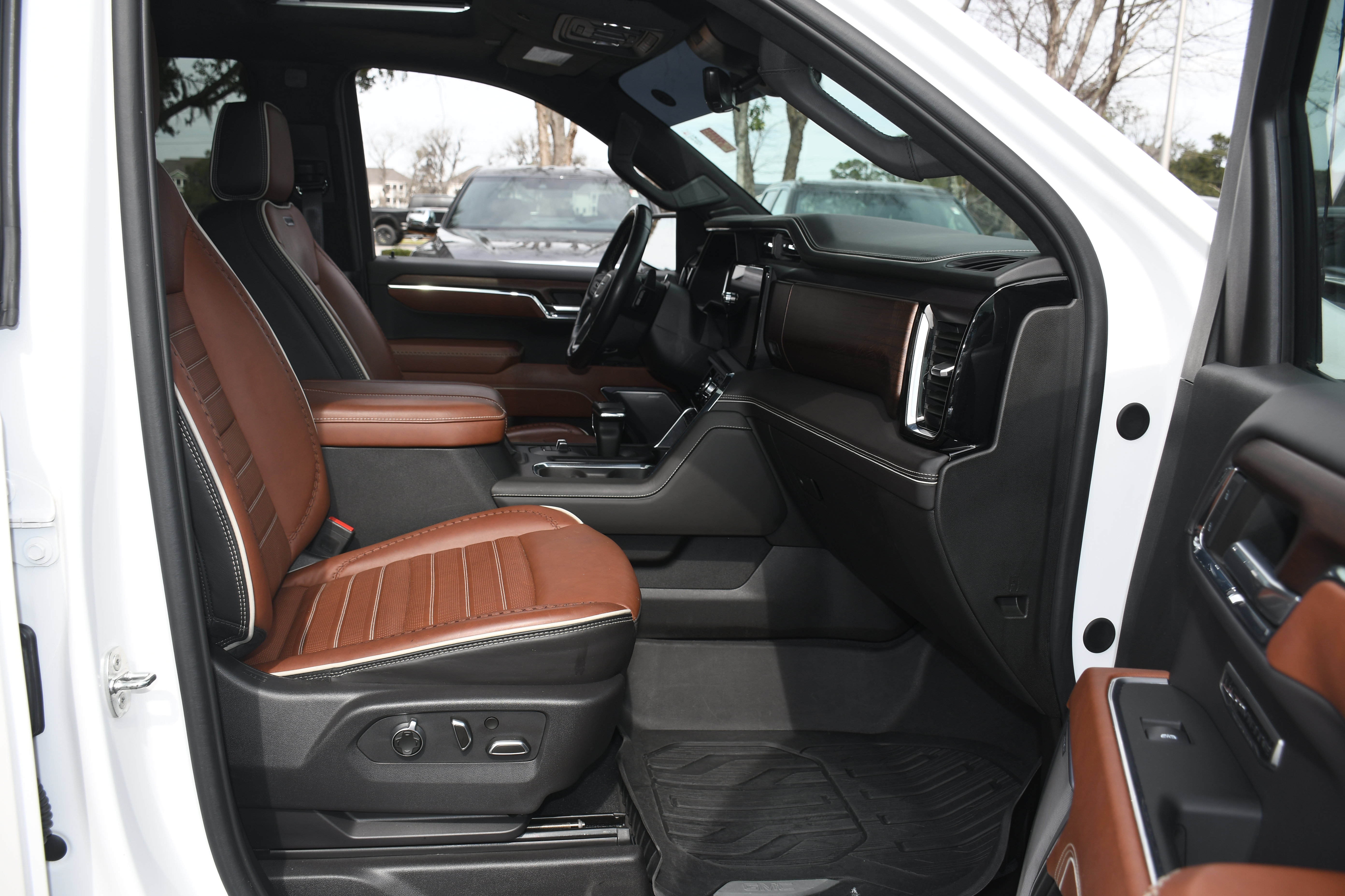 Used 2024 GMC Sierra 1500 Denali Ultimate AWD/4WD image 23