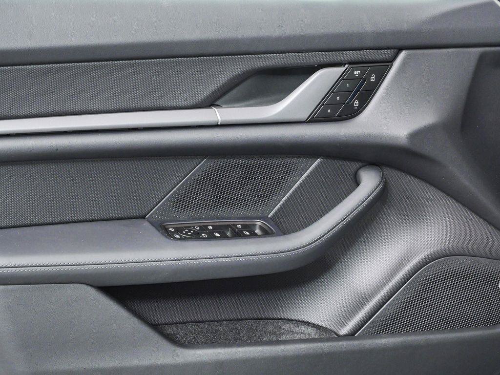 New 2026 Porsche Taycan 4S AWD/4WD image 6