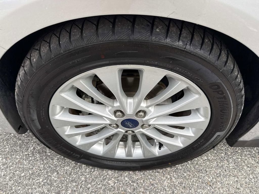 Used 2017 Ford C-MAX SE w/ Cold Weather Package image 12