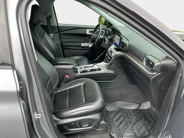 Used 2022 Ford Explorer XLT w/ Equipment Group 202A AWD/4WD image 16