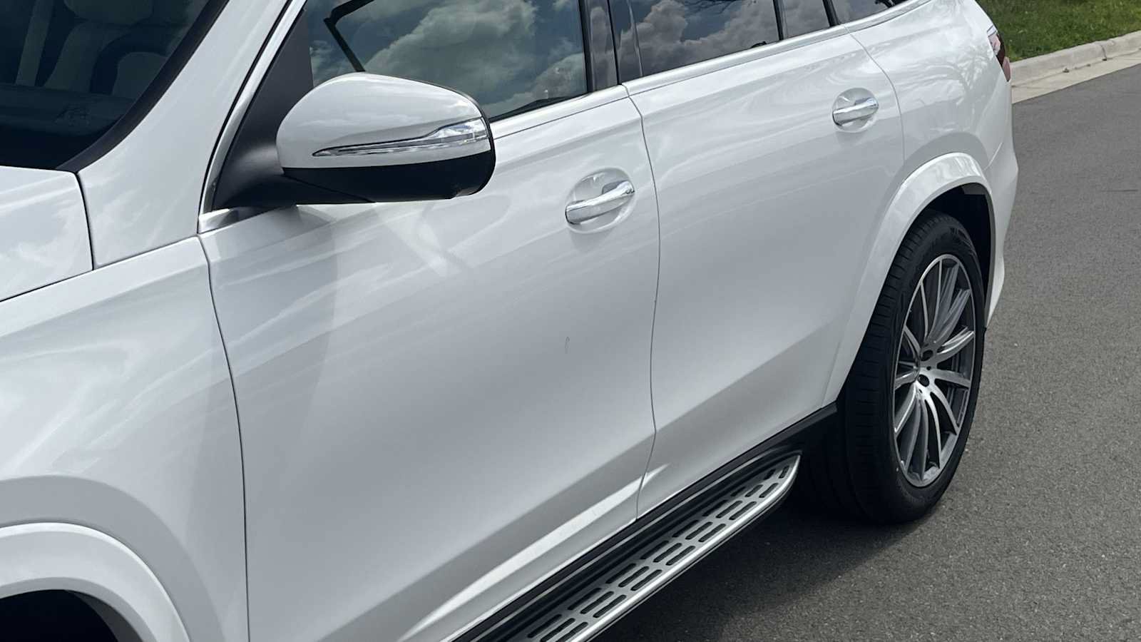 New 2026 Mercedes-Benz GLS 580 4MATIC image 17