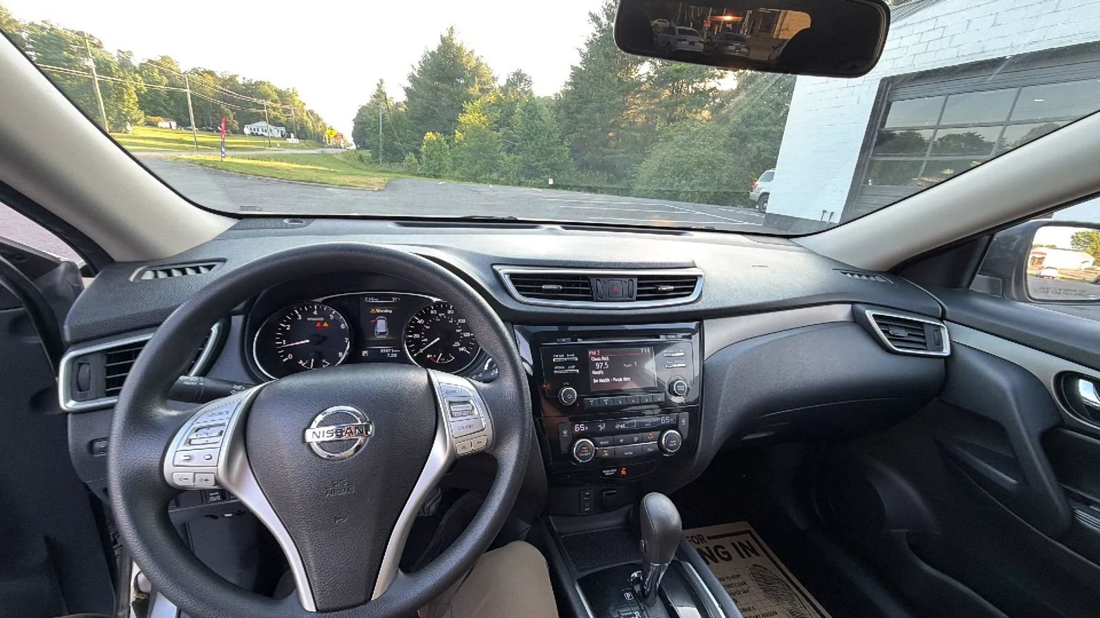 Used 2015 Nissan Rogue SV AWD/4WD image 38