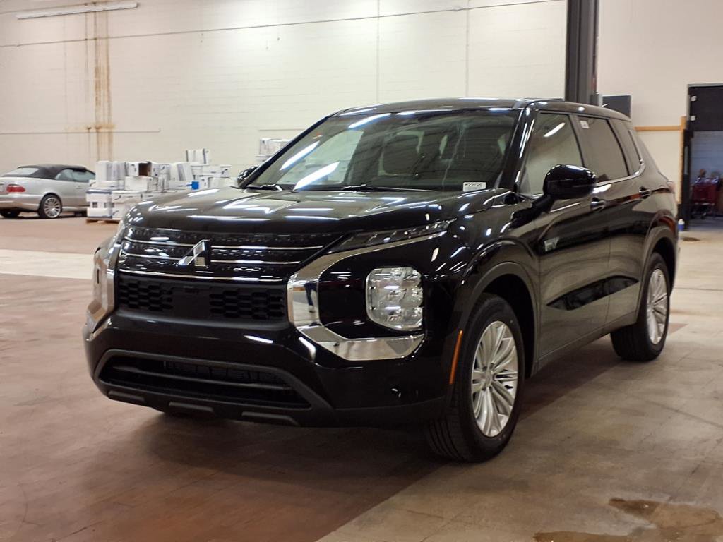 New 2025 Mitsubishi Outlander ES image 1