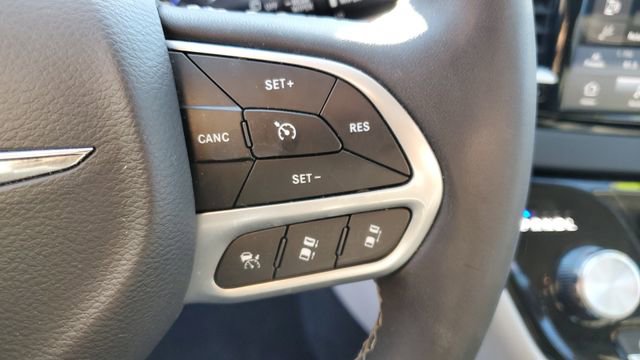 Certified 2024 Chrysler Pacifica Touring-L image 10