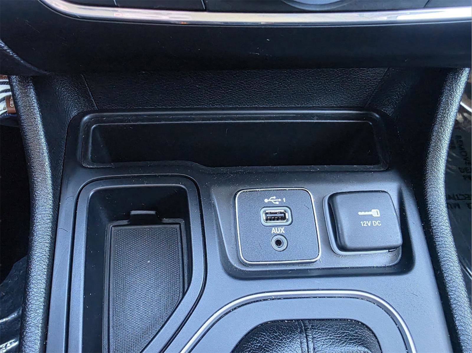 Used 2020 Jeep Cherokee Latitude w/ Cold Weather Group image 21