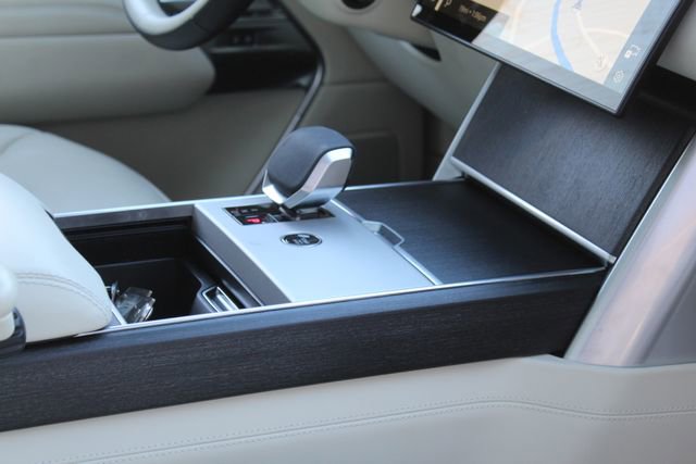 Used 2024 Land Rover Range Rover SE image 25