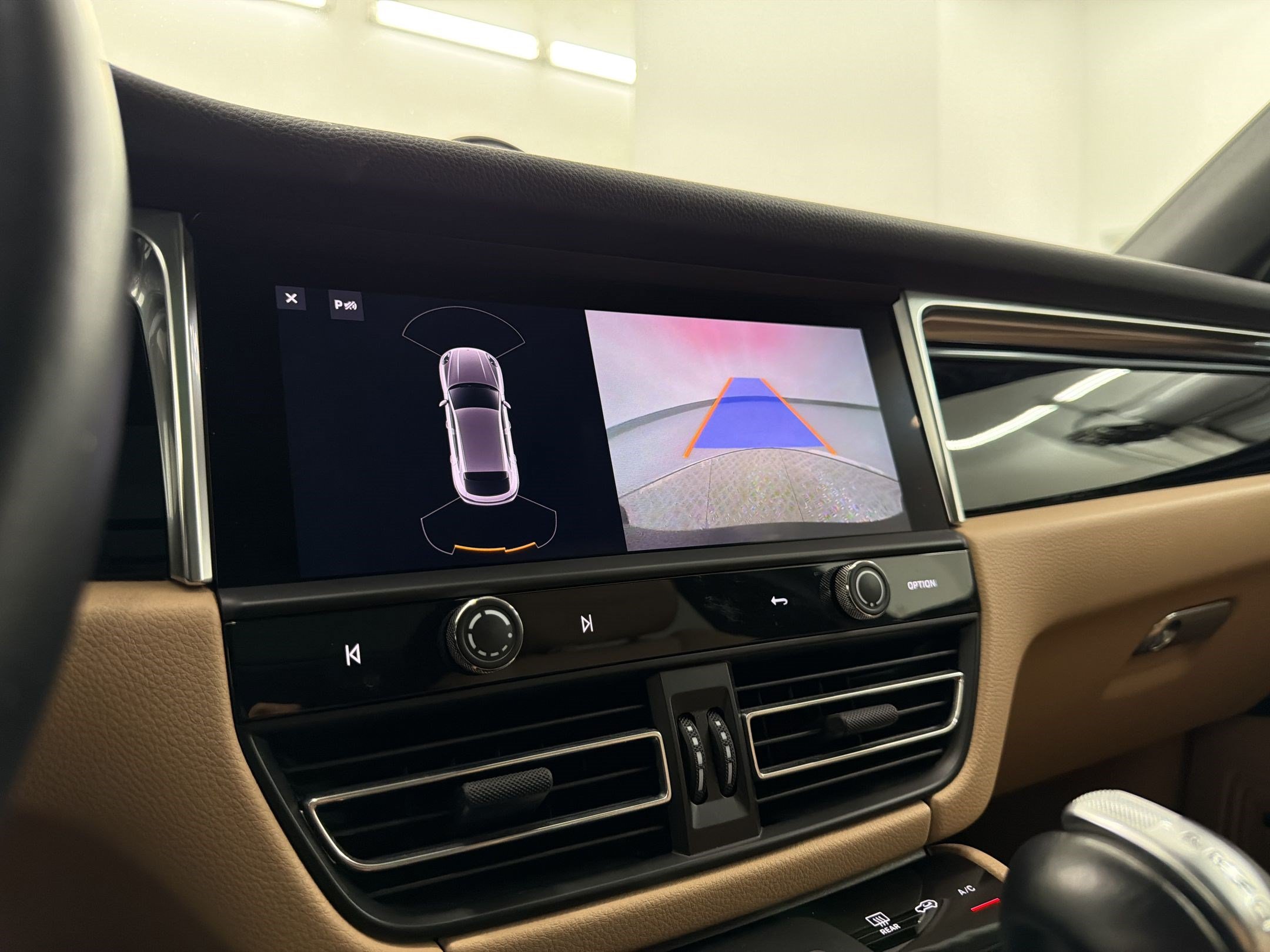 Certified 2023 Porsche Macan S AWD/4WD image 21