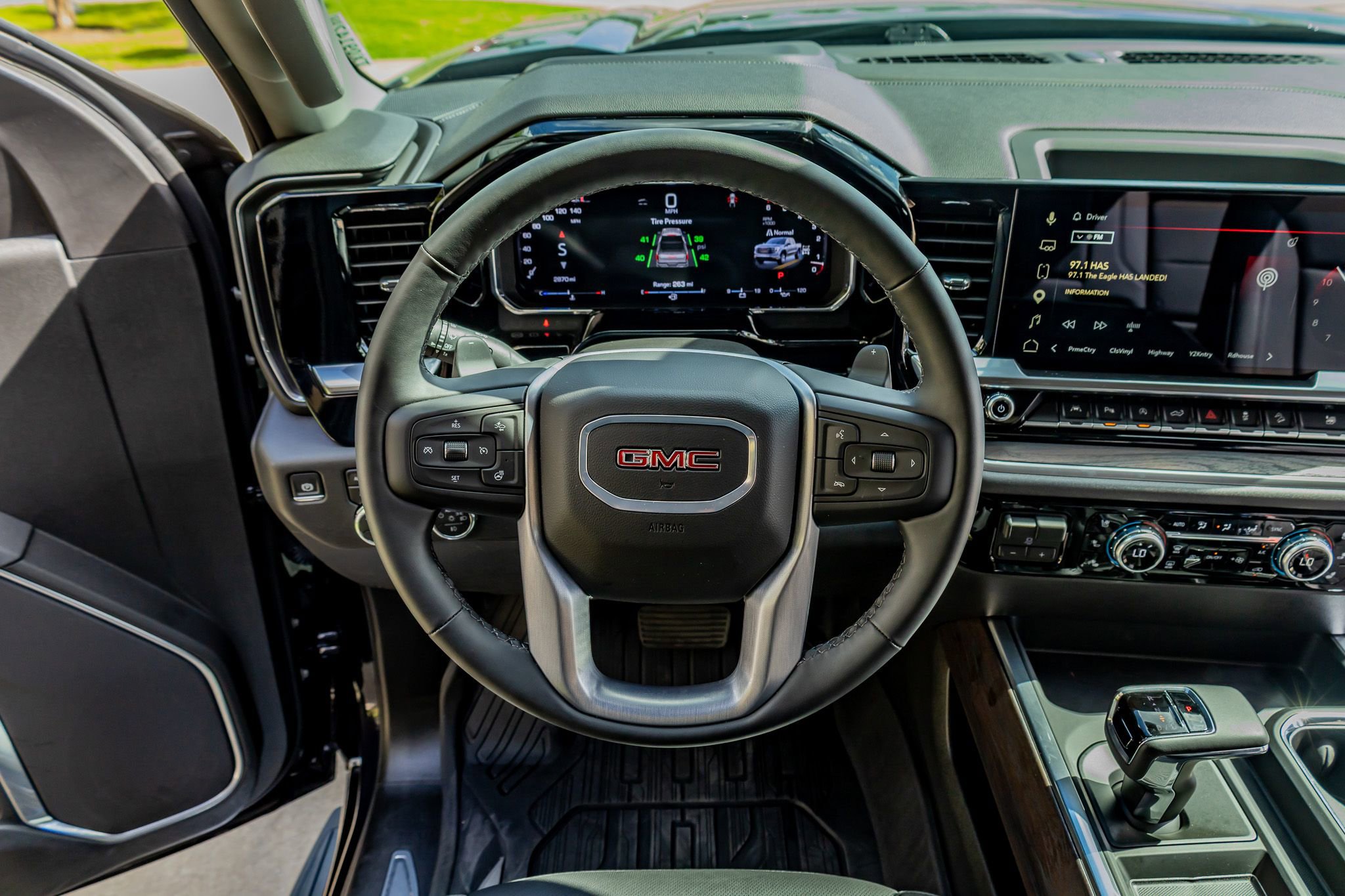 Used 2026 GMC Sierra 1500 SLT w/ SLT Premium Plus Package image 19