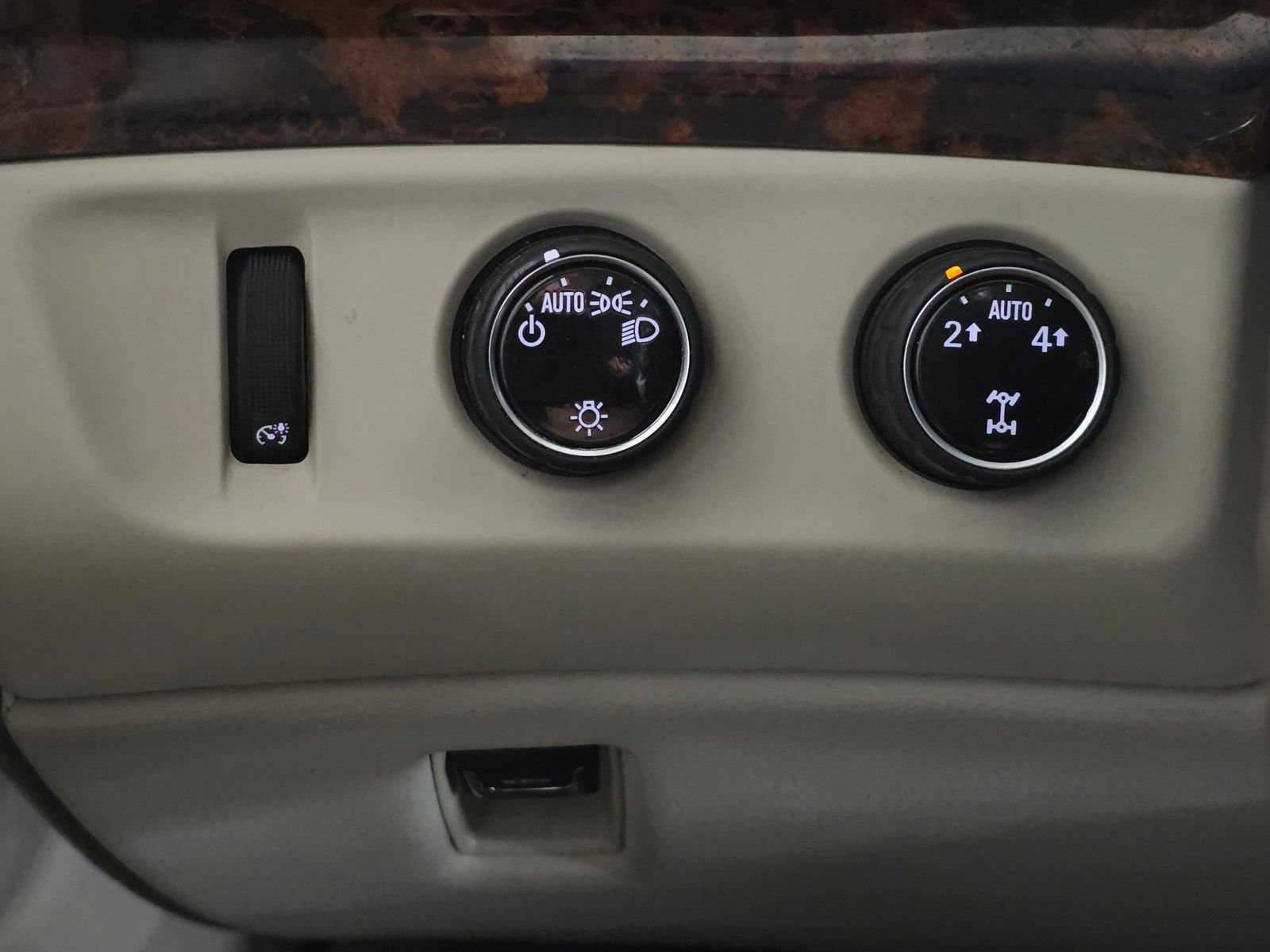 Used 2015 Cadillac Escalade Premium AWD/4WD image 34