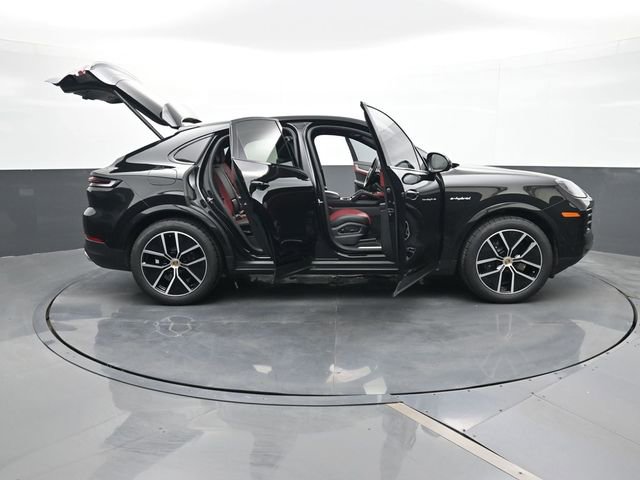 Certified 2024 Porsche Cayenne Coupe AWD/4WD image 34