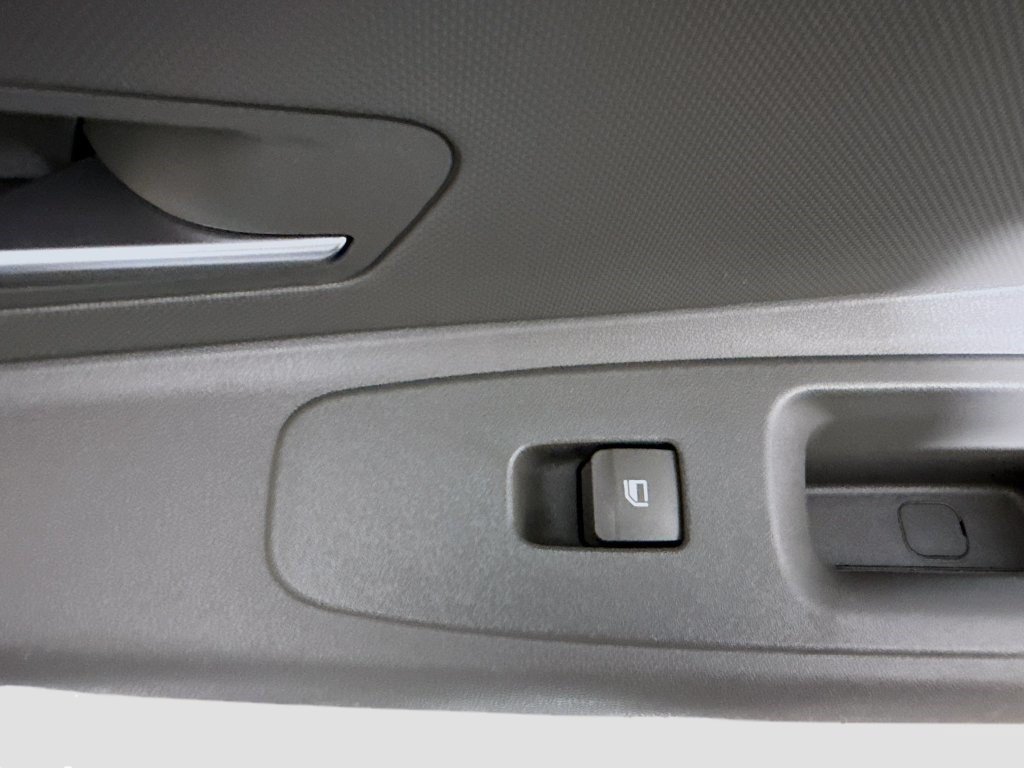 Used 2025 Hyundai Elantra SE FWD image 29