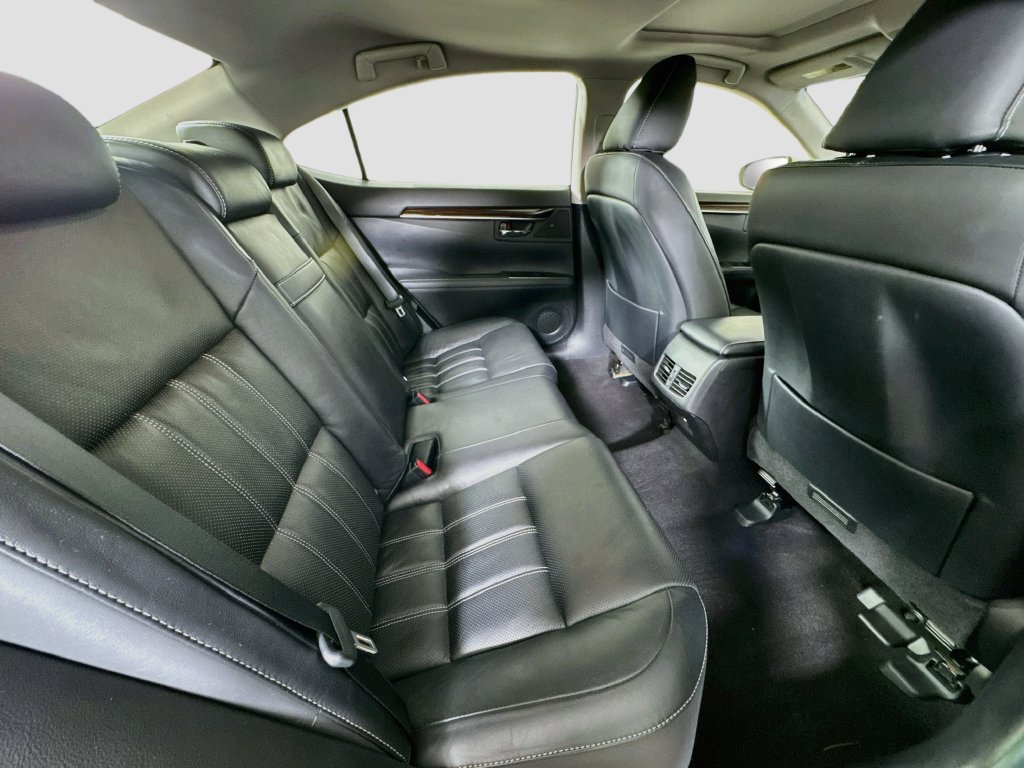 Used 2016 Lexus ES 300h FWD image 29