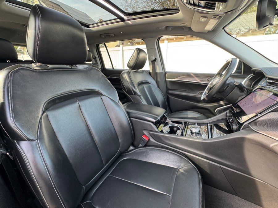 Used 2021 Jeep Grand Cherokee L Limited AWD/4WD image 43