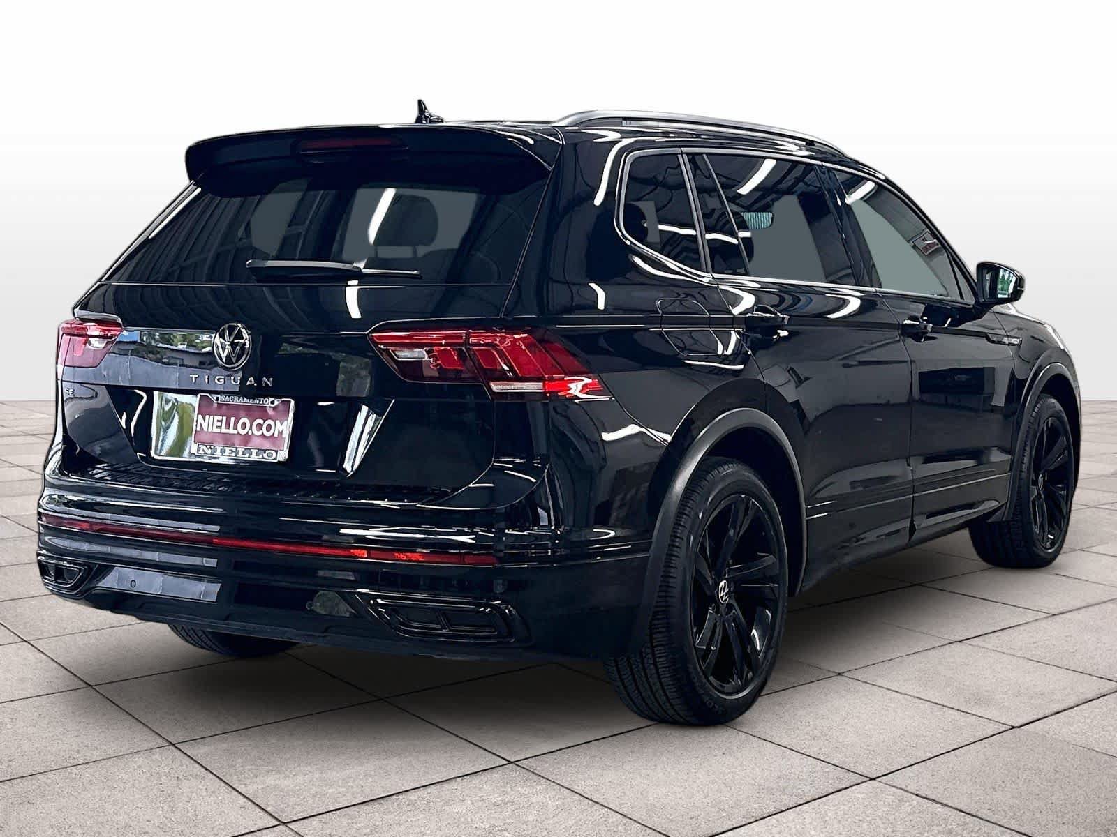 Used 2023 Volkswagen Tiguan SE R-Line FWD image 9