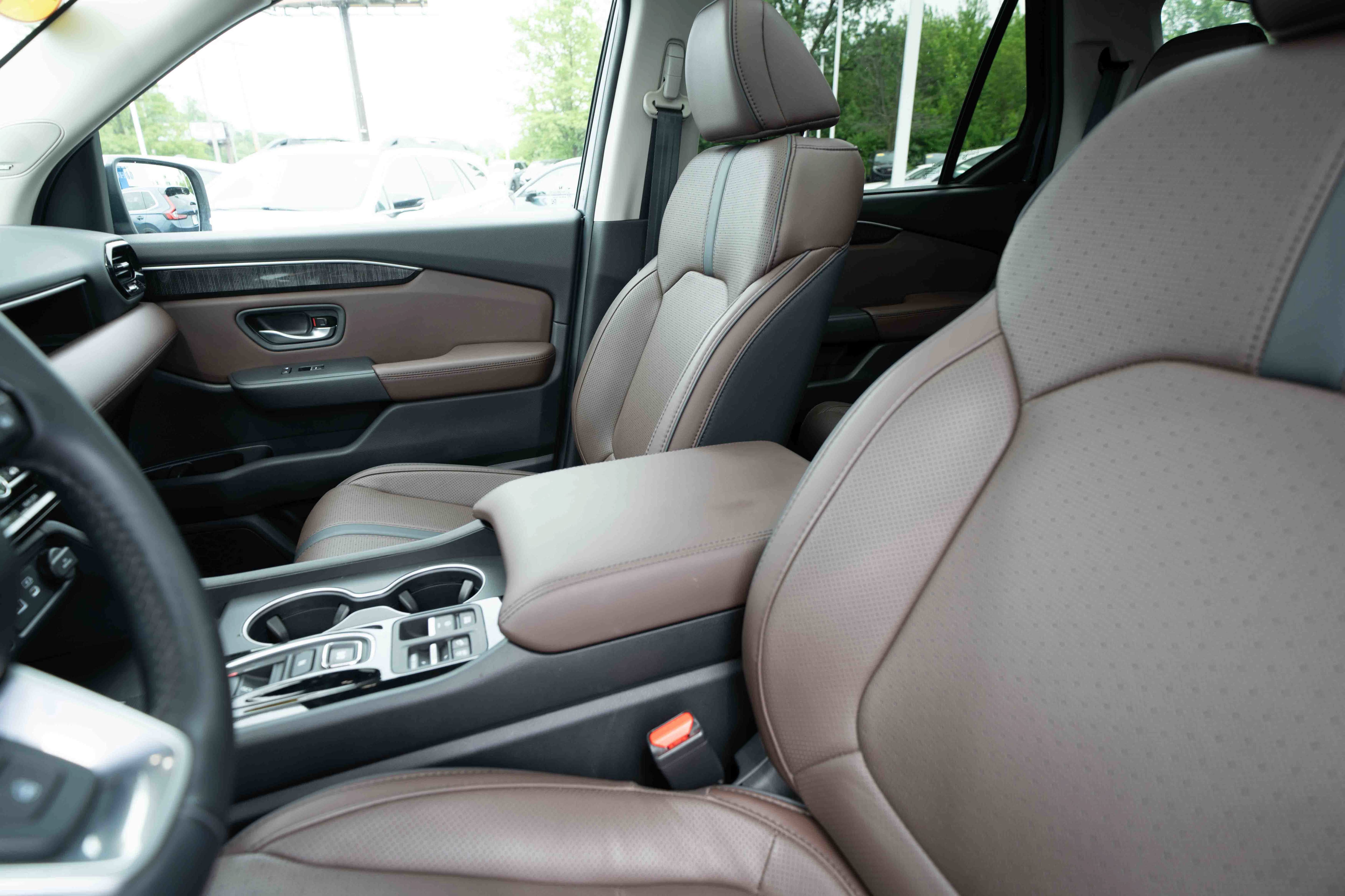 Used 2025 Honda Pilot Elite image 10