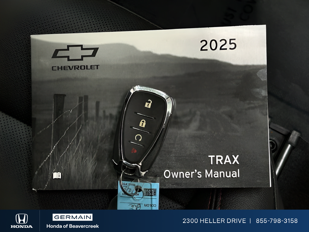 Used 2025 Chevrolet Trax RS w/ Sunroof Package FWD image 25